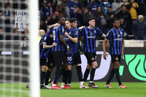 بـ25 مليون يورو.. برشلونة أمام فرصة ذهبية لضم ظهير إنتر